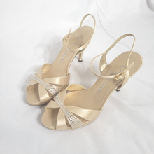 Load image into Gallery viewer, Mima Size 8.5 Gold Heels

